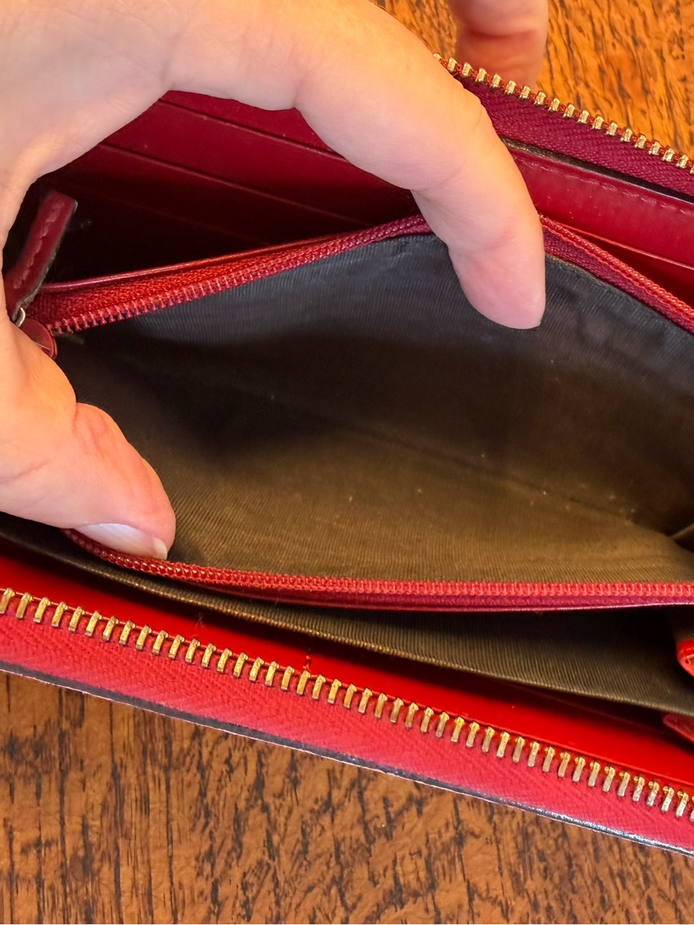 Gucci Red Guccissima Leather Bow Zip Around Wallet with COA - Picture 9 of 13